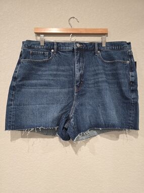 Banana Republic Girlfriend Raw-Hem Denim Jean Shorts in Blue
